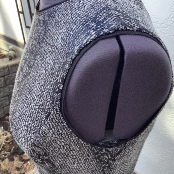 Sleeveless black and white Tahari dress - Picture 9 of 10